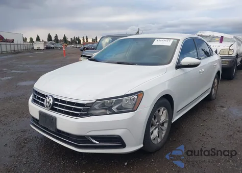 2016 Volkswagen Passat 1.8T S z USA, uszkodzony, nr VIN 1VWAT7A34GC017287